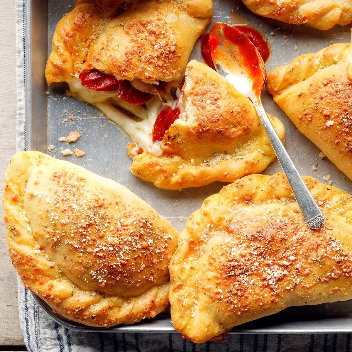 Easy Pepperoni Pizza Pockets: Flaky Puff Pastry Recipe